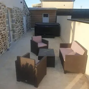 Atypique Avec Jacuzzi Hébergement de vacances